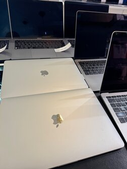 Macbook Air 13&quot; Intel i5,16 Gb ,128Gb SSD, 2018 Silver Japans